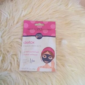 Miss Spa detox facial mask